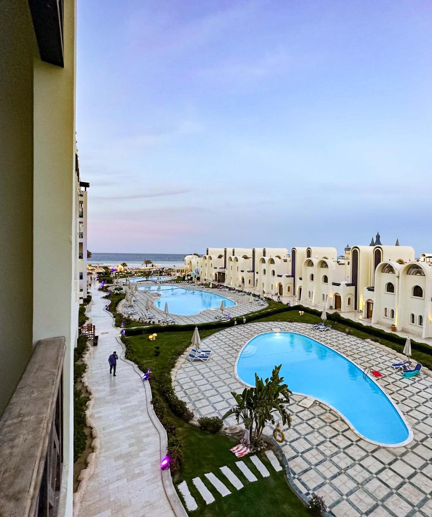 Luxury Beachfront Studio- Foreign Nationals Only Hurghada Buitenkant foto