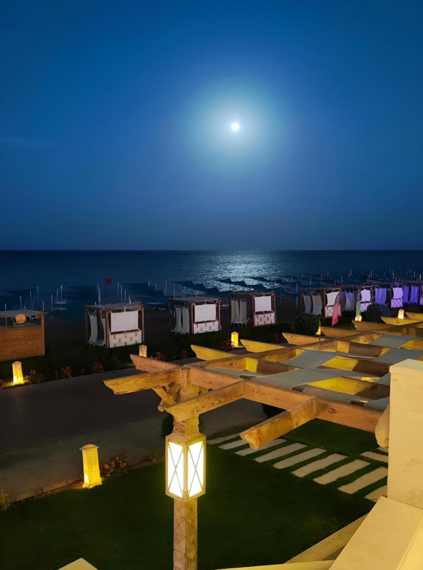 Luxury Beachfront Studio- Foreign Nationals Only Hurghada Buitenkant foto