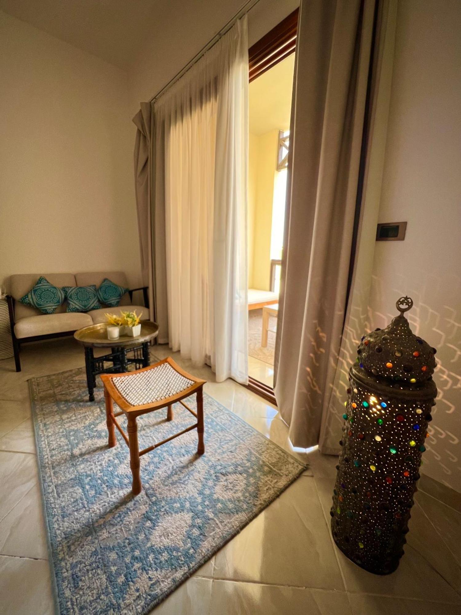 Luxury Beachfront Studio- Foreign Nationals Only Hurghada Buitenkant foto