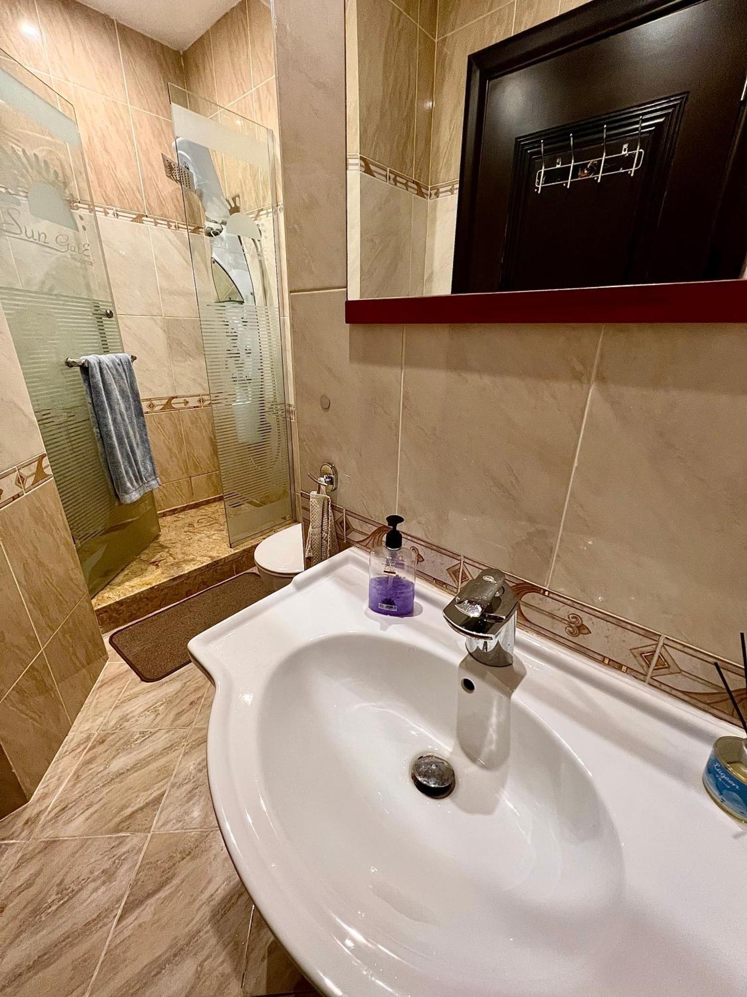 Luxury Beachfront Studio- Foreign Nationals Only Hurghada Buitenkant foto